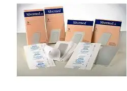 MEDICAZIONE ARGENTO METALLICO MICRONIZZATO STERILE CON BORDO ADESIVO SILVERMED ST AG 10X10CM 5 PEZZI